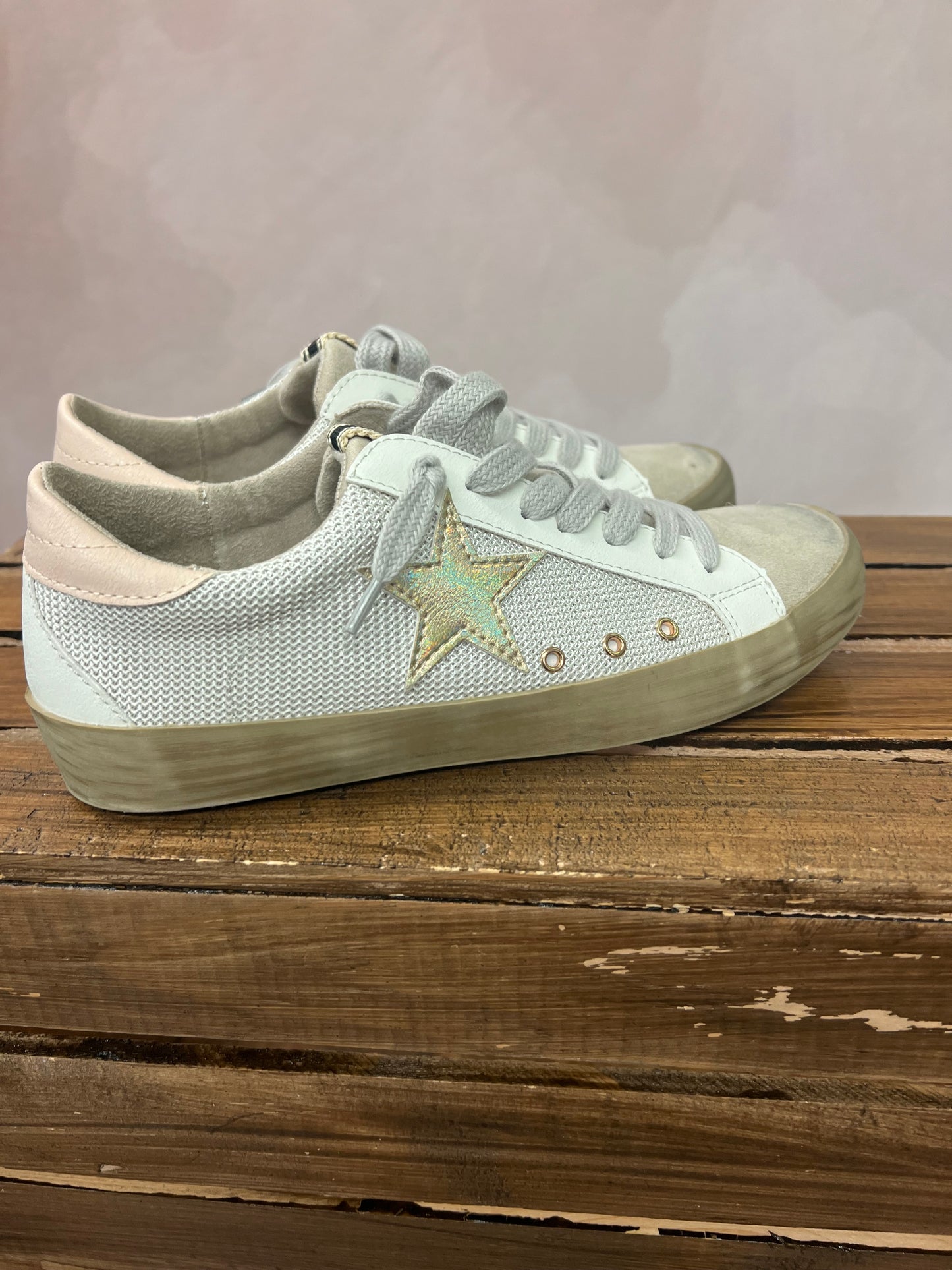 I am OBSESSED with this sneaker. The style is so dang cute and is really comfortable! They are pretty lightweight and perfect for summer!
Sizing: This runs pretty tr
