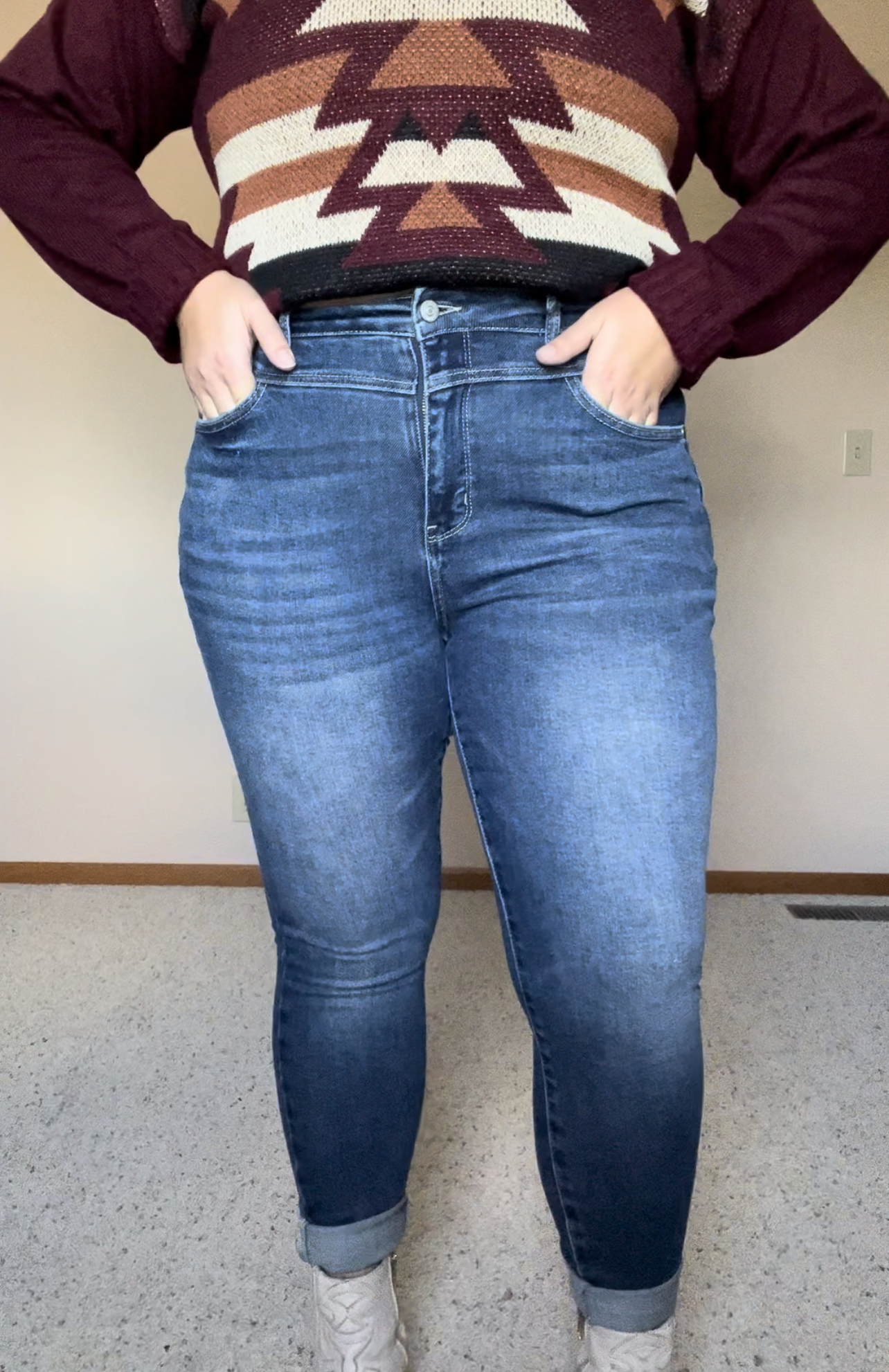 These high-rise Judy Blue Skinnies are a perfect jean for the fall season. They have such a nice color (not to dark, not to light) and will go with anything! The fro