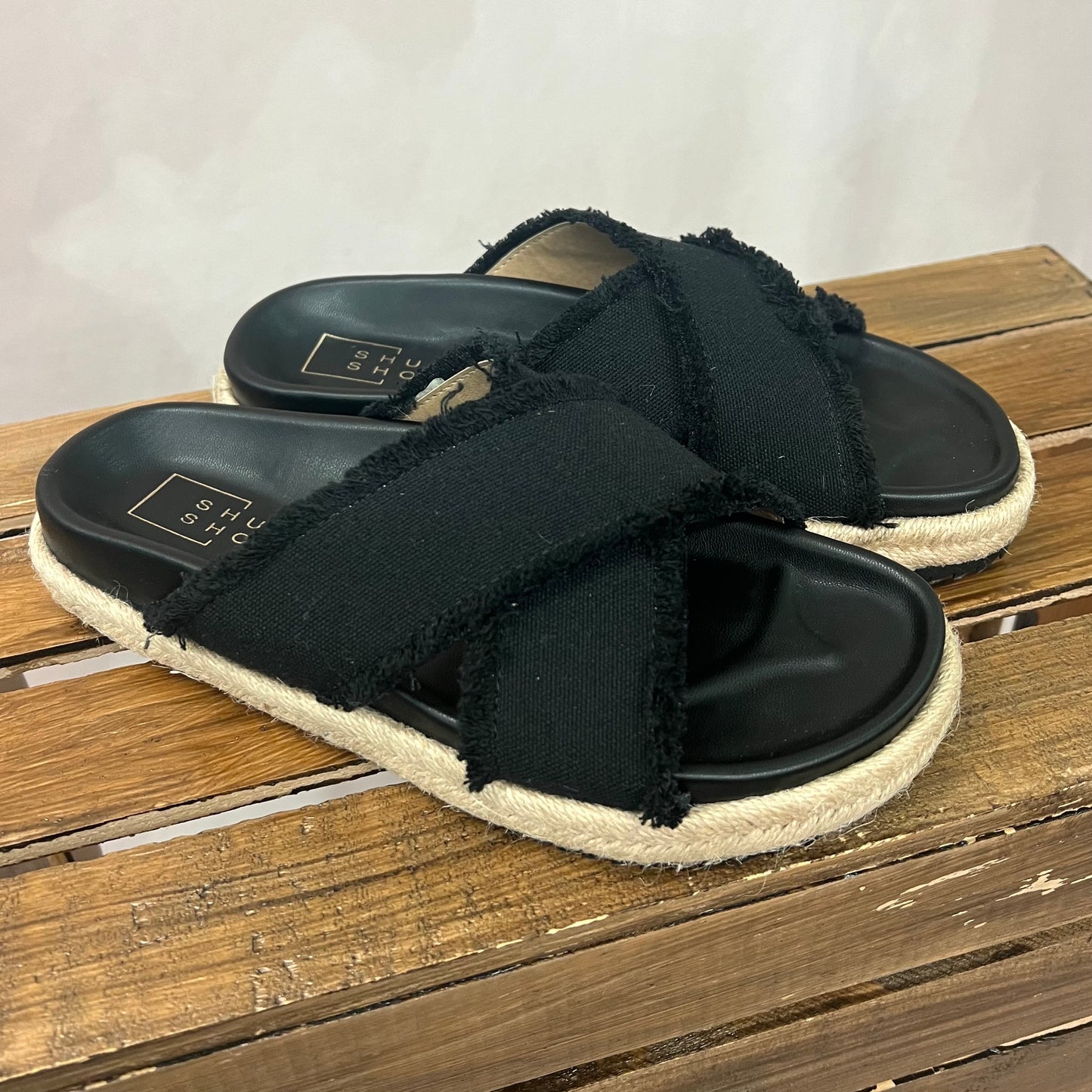 The quality of this sandal is SO GOOD! Very comfortable, supportive footbed, and such pretty neutral colors that go with anything! 
Sizing: These do run small! You m