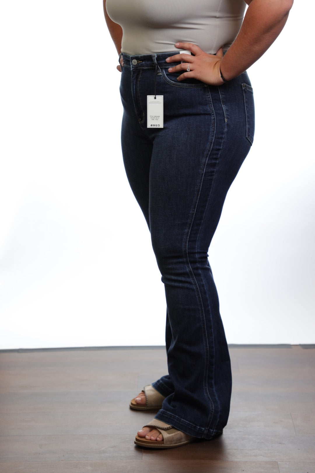 I am loving the classic flare jean look of these jeans! They are a perfect dark wash to carry into fall and winter and are work friendly with no distressing! 
Inseam